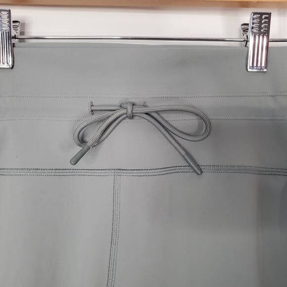 Vuori Daily Legging Fern Gray Stretch High-Rise 24" Inseam VW323 Size Medium - Picture 6 of 8